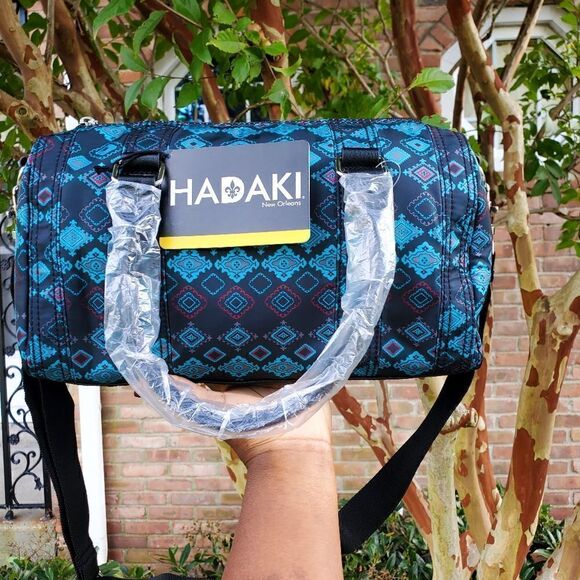 NWT Hadaki Nola Vegan Small Duffle Messenger Bag. - Picture 3 of 15